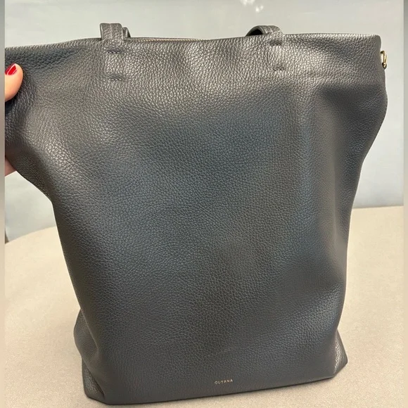Cuyana Tall Easy Zipper Tote in Charcoal - Picture 2 of 5
